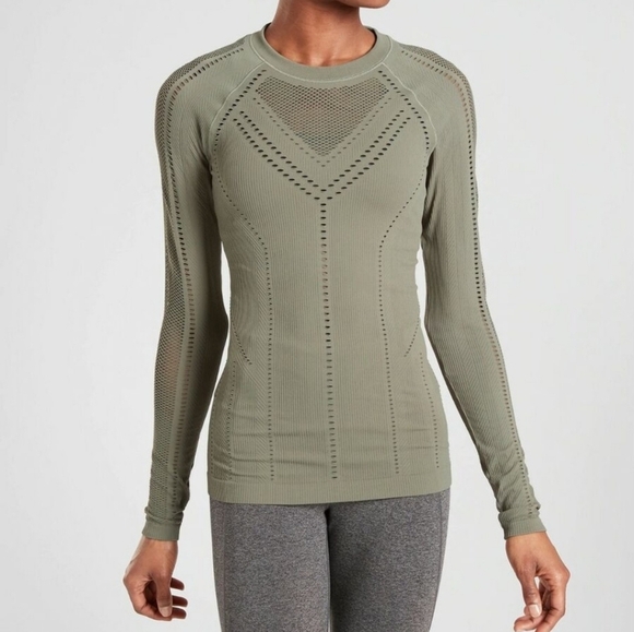 Athleta oxygen size L Athletic top green  longsleeve elastic waist and sleeves - Picture 2 of 6